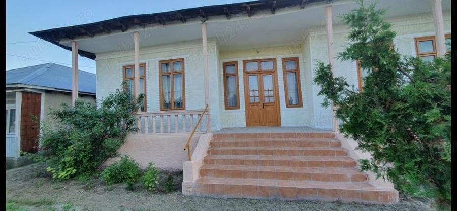 Casă cu 4 camere în Plopana