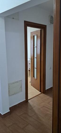 cet-școala 40 2 camere,etaj 1 - 3