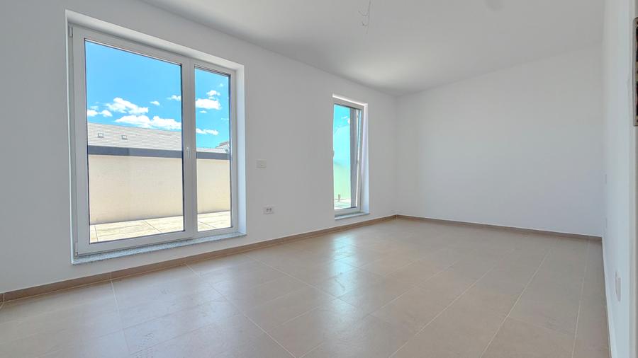 Apartament cu 2 camere decomandat în Tractorul