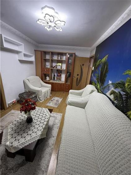 Apartament cu 2 camere semidecomandat în Km 4-5