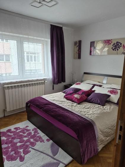 Apartament cu 3 camere decomandat în Central