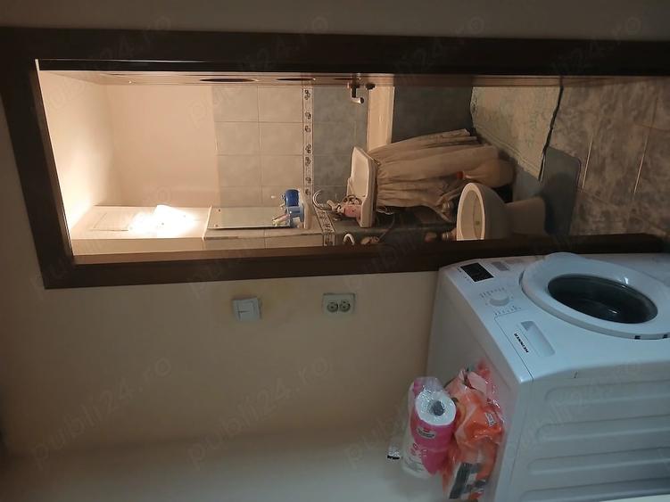 Apartament cu 3 camere semidecomandat în Sud