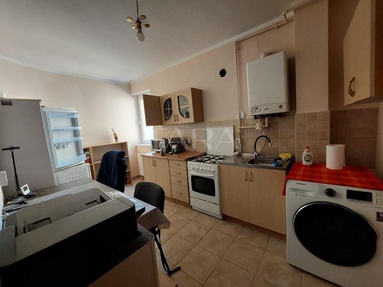 Apartament cu 3 camere semidecomandat, mobilat în Borhanci