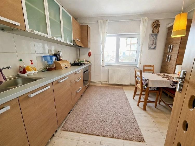 Apartament cu 3 camere decomandat în Cantacuzino