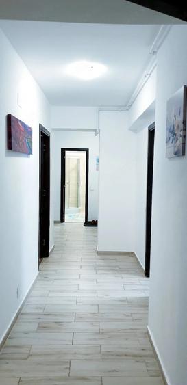 Apartament cu 3 camere decomandat, mobilat în Berceni