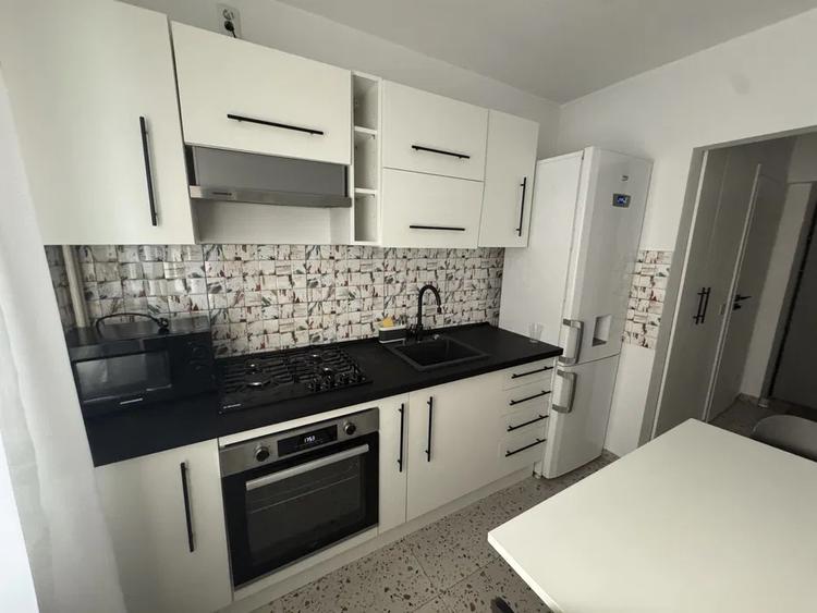 Apartament cu 2 camere semidecomandat, mobilat în Basarab