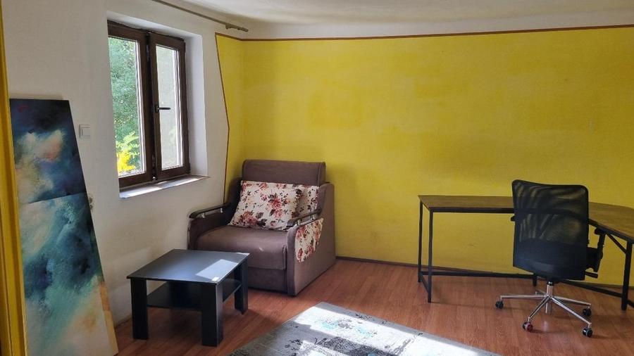Casă cu 3 camere cu Teren 2000 Mp în Central