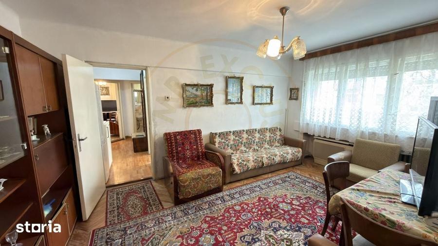 Apartament cu 3 camere semidecomandat, mobilat în Central