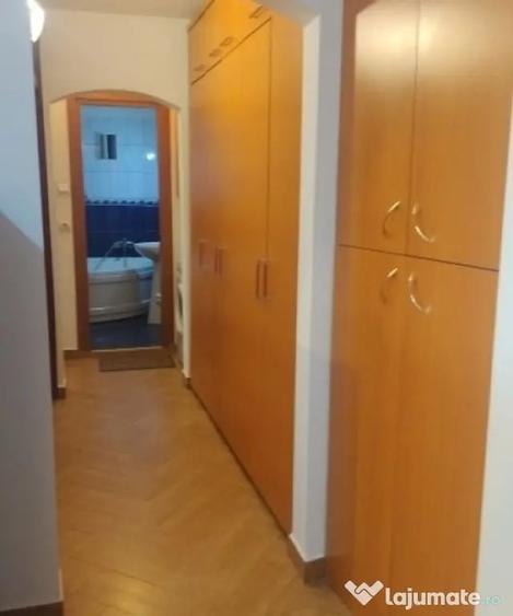 Apartament cu 3 camere decomandat în Lăpuș