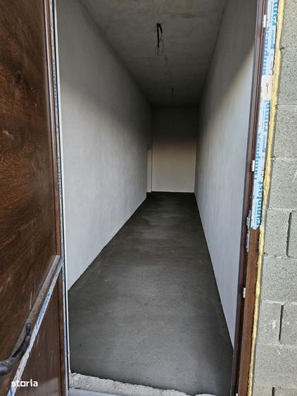 Casă cu 3 camere în Vârfu Câmpului
