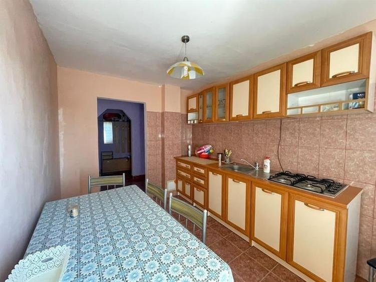 Apartament cu 2 camere decomandat, mobilat în Plenița