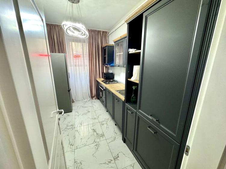 Apartament cu 3 camere decomandat în Lujerului