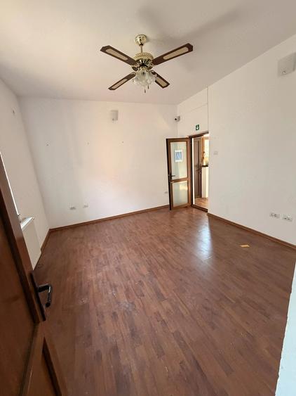 Casă cu 10 camere cu Teren 400 Mp în Central