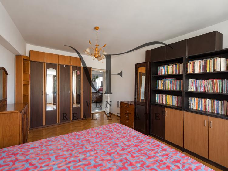 Apartament cu 4 camere semidecomandat în Pantelimon
