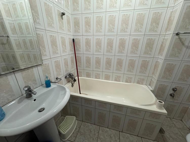 Casă cu 7 camere cu Canalizare în Cotroceni