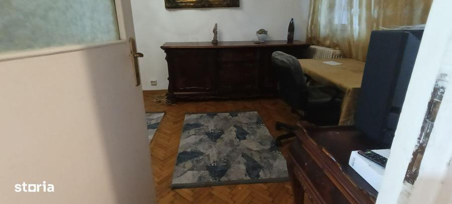 Apartament cu 2 camere semidecomandat în 1 Mai