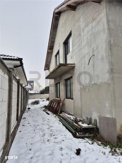Casă cu 7 camere cu Teren 598 Mp în Sântandrei