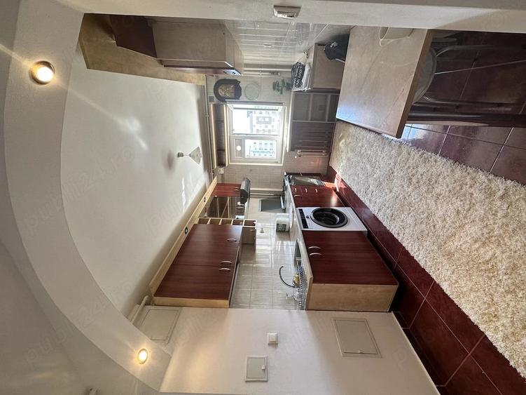 Apartament cu 3 camere decomandat în Dristor