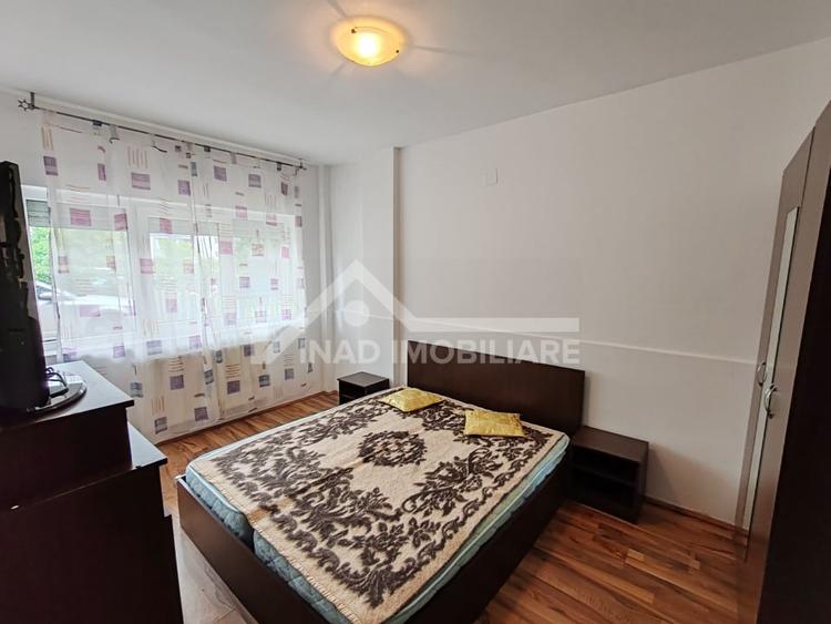 Apartament cu 3 camere semidecomandat, mobilat în Bună Ziua