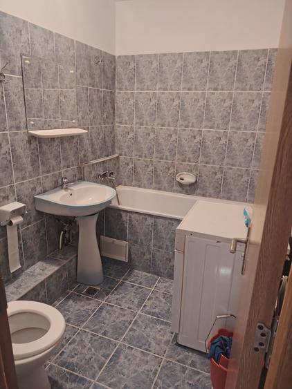 Apartament cu 3 camere decomandat, mobilat în Dristor
