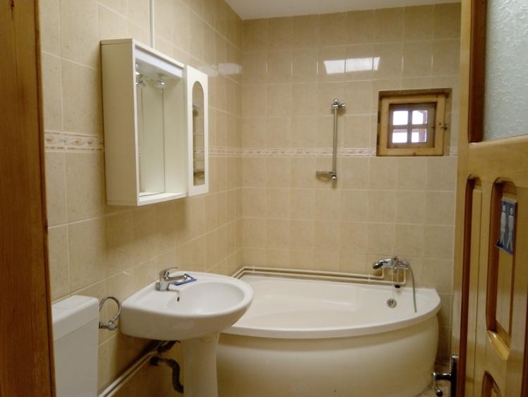 Casă individuală cu 6 camere cu Teren 446.73999023438 Mp în Bușteni