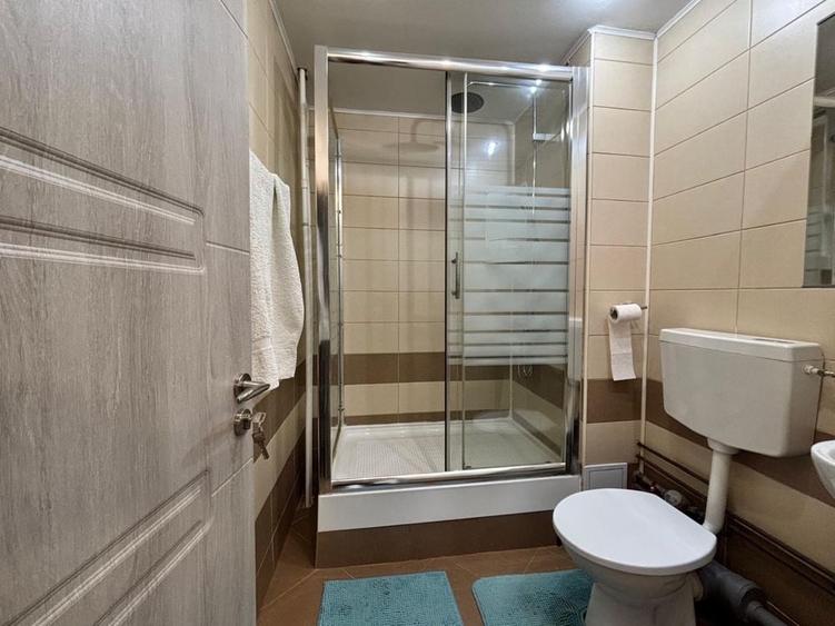 Apartament cu 4 camere semidecomandat în Dristor