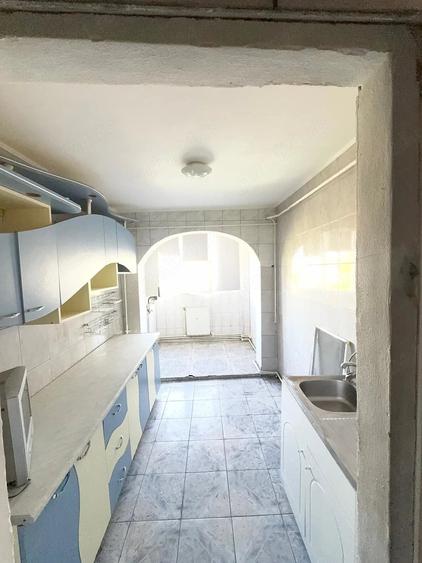 Apartament cu 3 camere decomandat în Micro 16