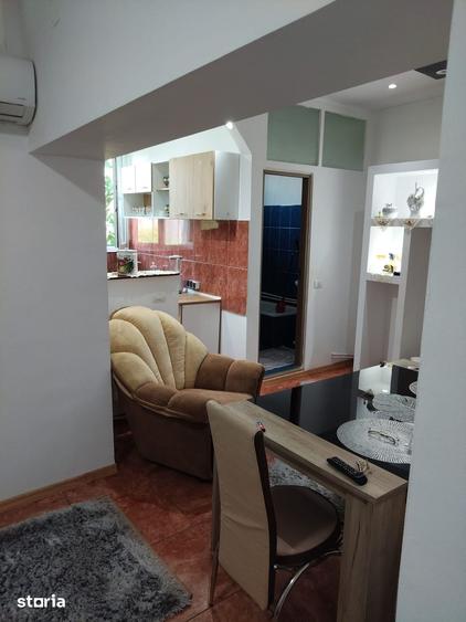 Apartament cu 3 camere semidecomandat în CET