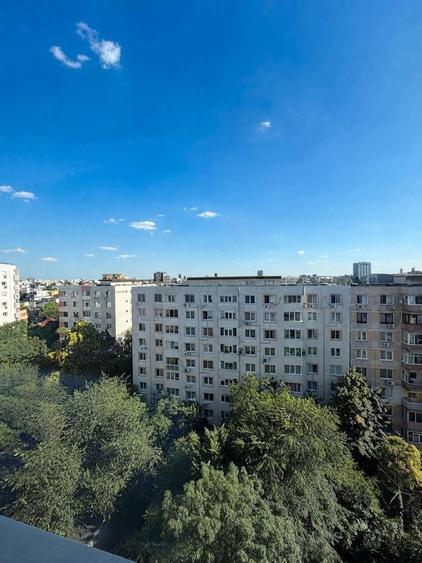 Apartament cu 3 camere decomandat, mobilat în Polonă