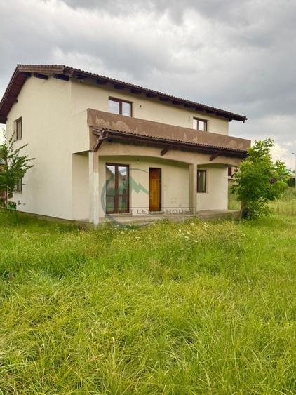 Casă individuală cu 5 camere cu Teren 500 Mp în Sânpetru