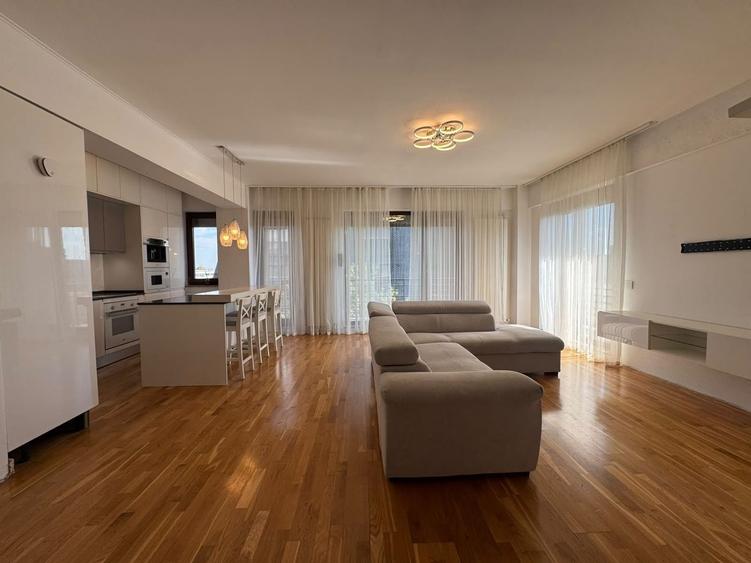 Apartament cu 3 camere semidecomandat în Băneasa