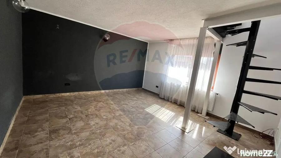 Casă cu 3 camere cu Teren 300 Mp în Central