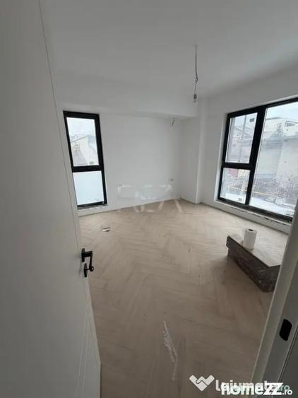 Apartament cu 3 camere semidecomandat în Central