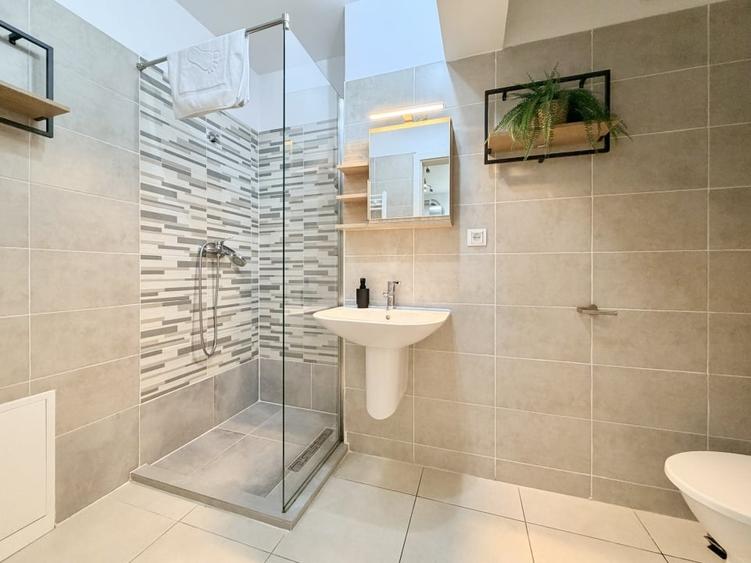 Apartament cu 2 camere semidecomandat, mobilat în Gheorgheni