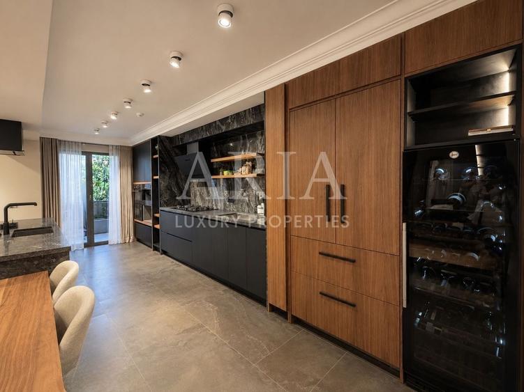 Apartament cu 4 camere decomandat, mobilat în Băneasa