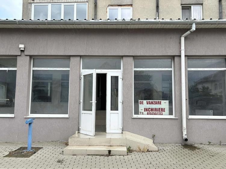 Apartament cu 5 camere nedecomandat în Pianu