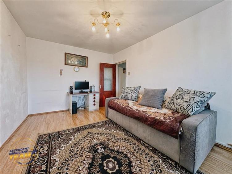 Apartament cu 2 camere decomandat în Florilor