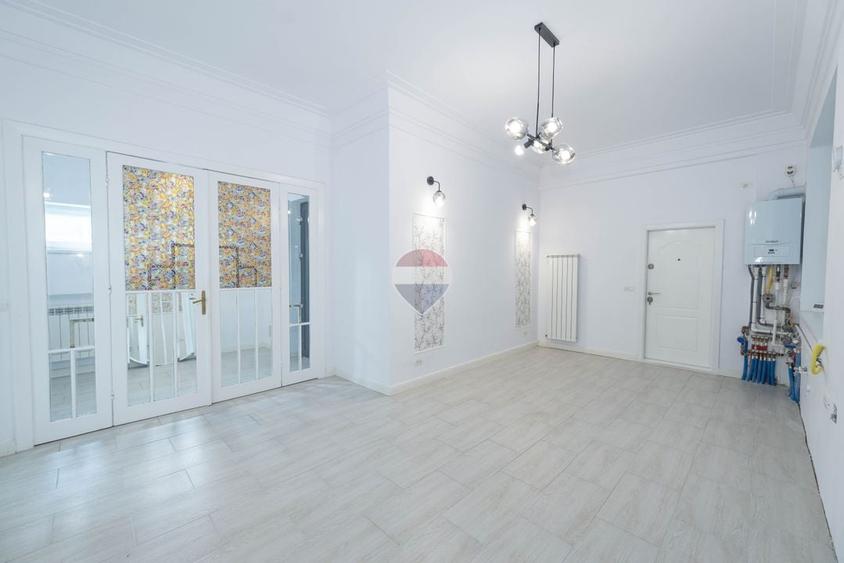 Apartament cu 5 camere decomandat, mobilat în P-ța Unirii
