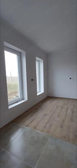 Casă cu Teren 700 Mp în Variaș