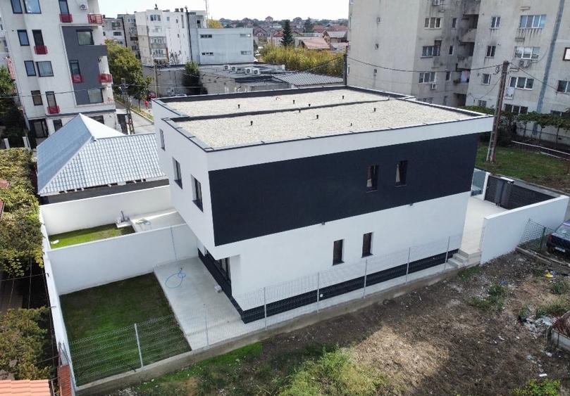 Duplex cu 5 camere cu Canalizare în Central