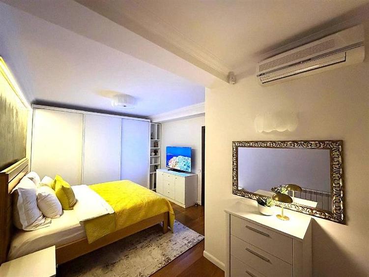 Apartament cu 3 camere decomandat în Barbu Văcărescu