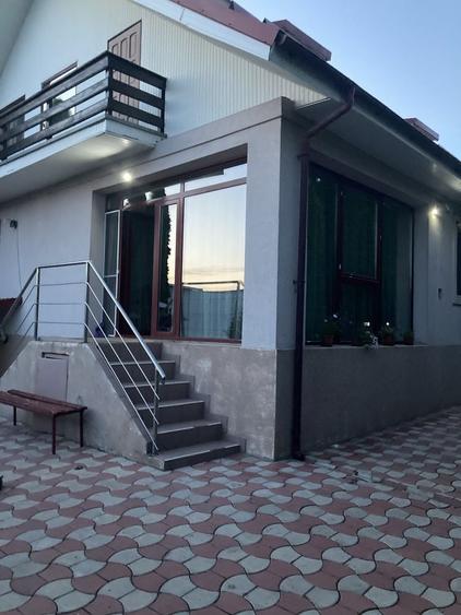 Casă cu 4 camere în Valea Adâncă