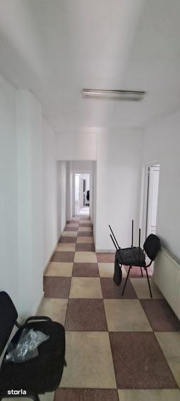 Casă cu 6 camere cu Teren 1000 Mp în Rahova
