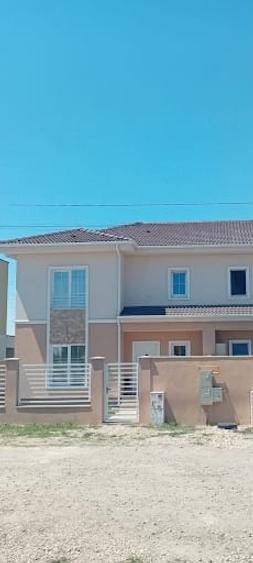 Duplex cu 5 camere cu Canalizare în Moșnița Nouă