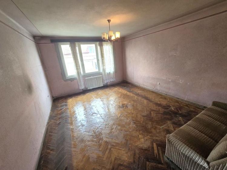 Casă individuală cu 4 camere cu Canalizare în Central