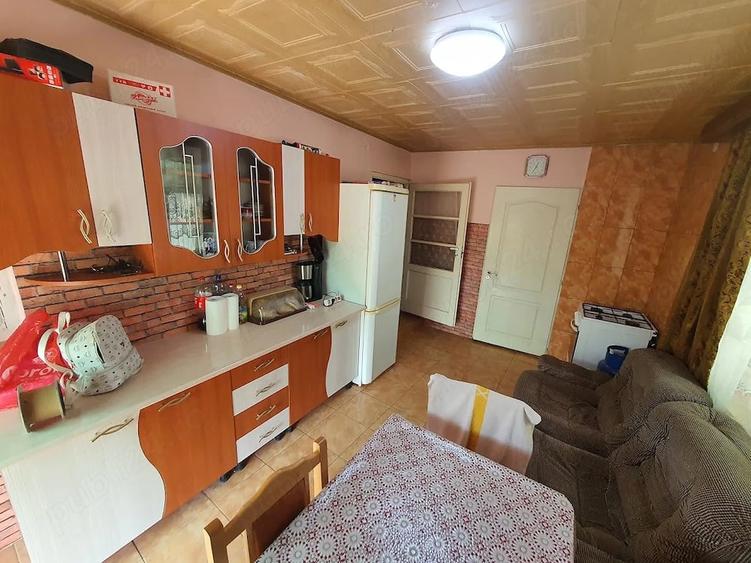 Casă cu 6 camere cu Teren 1100 Mp în Colun