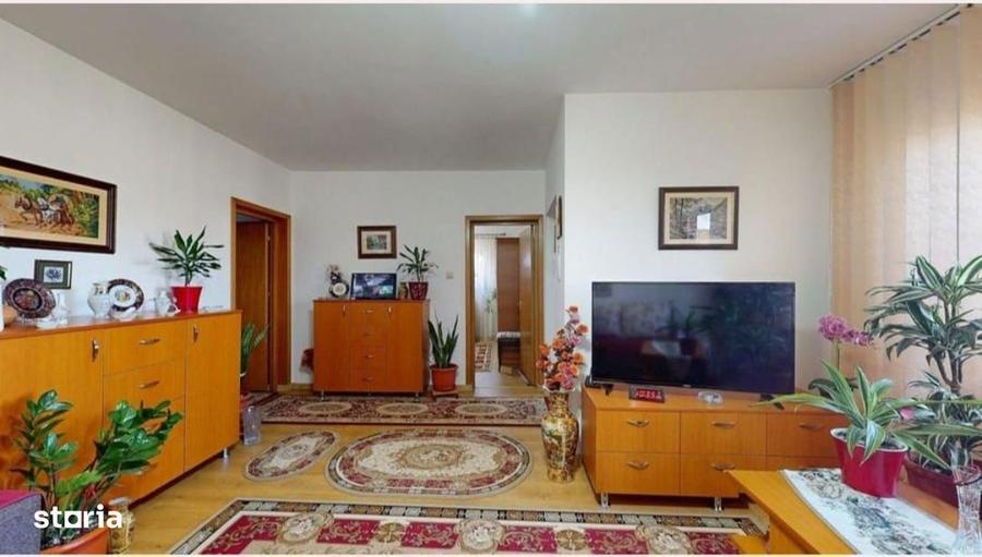 Casă cu 8 camere cu Teren 420 Mp în Nord