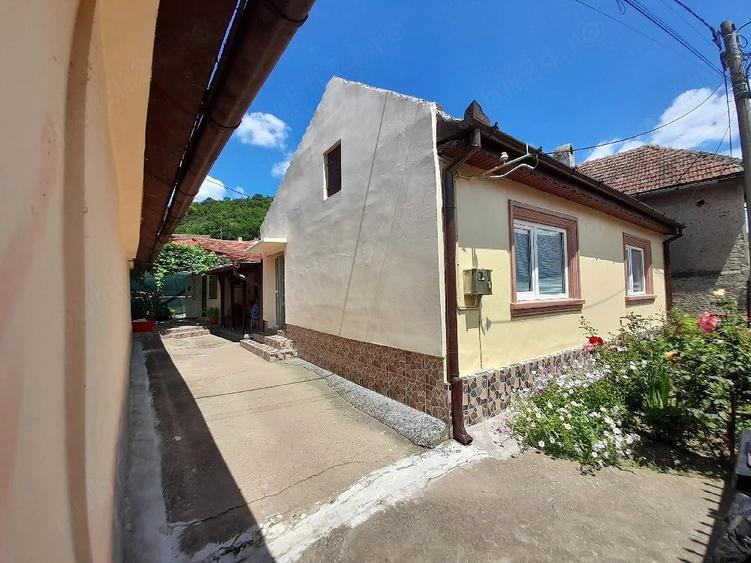 Casă cu Teren 400 Mp în Central