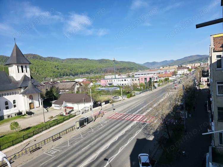 Apartament cu 2 camere decomandat în 1 Mai