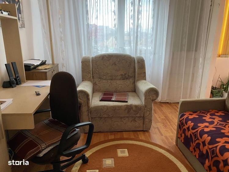 Apartament 4 camere, zona Calea Moldovei, et. 3 - 3